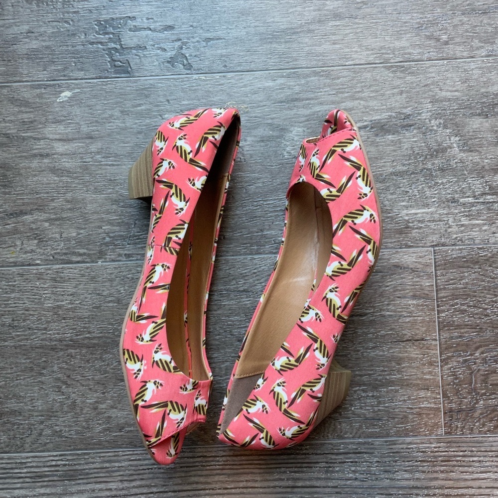 LAST CHANCE CL by Laundry Coral Bird Patterned Low Heels Peep Toe